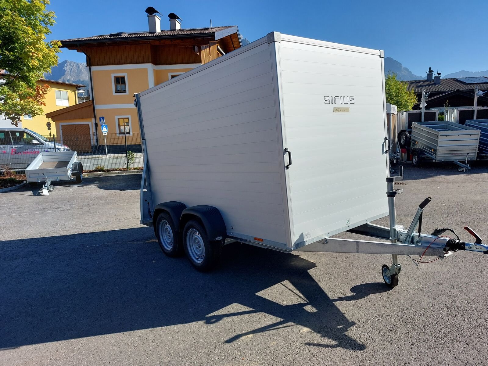 PKW-Anhänger des Typs Sonstige Kargo Kofferanhänger, Neumaschine in Saalfelden (Bild 1)