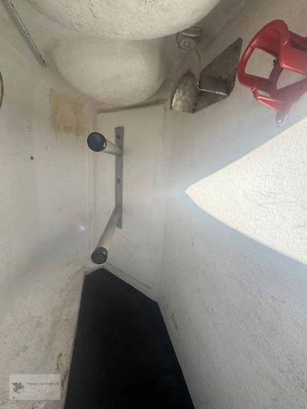 PKW-Anhänger типа Sonstige Köper 2 Pferdeanhänger Vollpoly 2t Sattelkammer, Gebrauchtmaschine в Gevelsberg (Фотография 7)