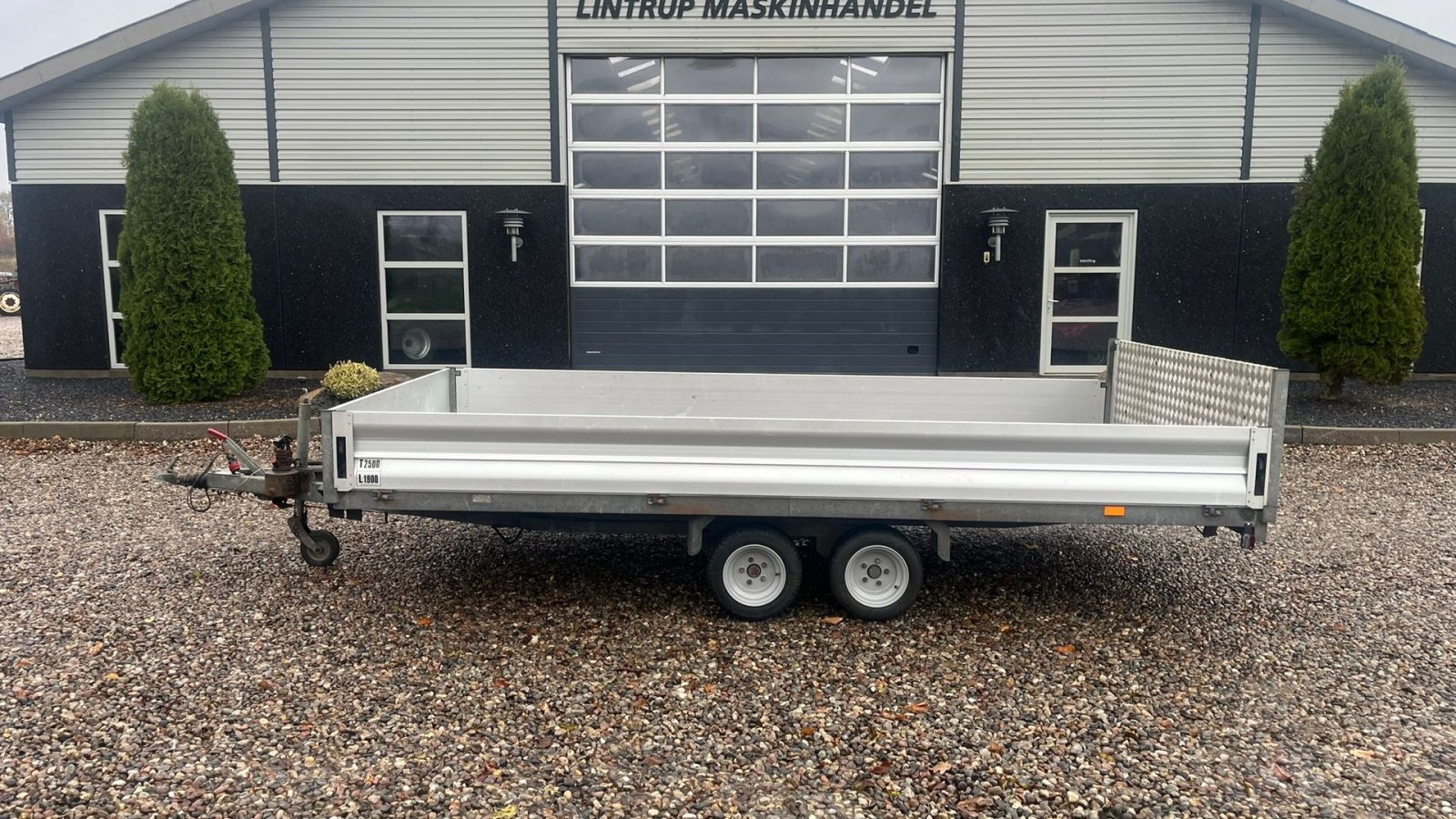 PKW-Anhänger a típus Sonstige Maskintrailer med vip og rampe med hydraulisk tip, Gebrauchtmaschine ekkor: Lintrup (Kép 1)