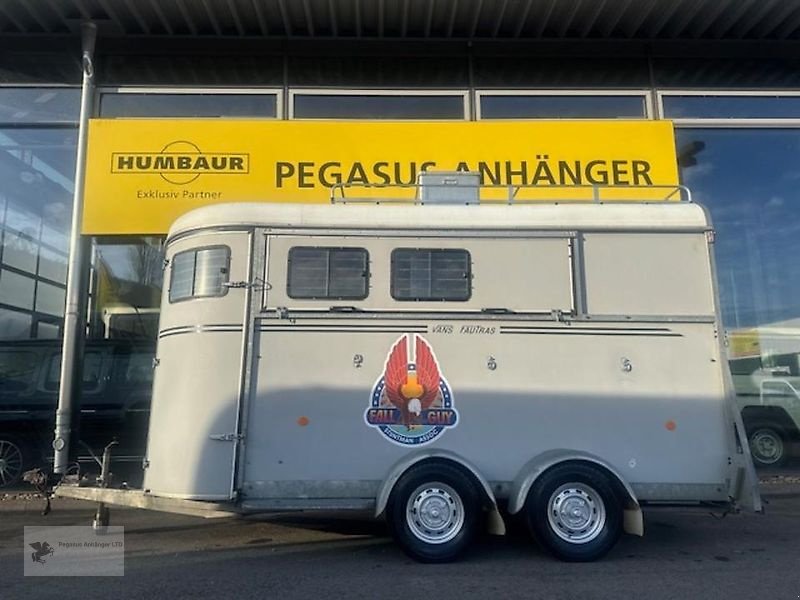 PKW-Anhänger typu Sonstige Oblic +3 Pferdeanhänger Frontausstieg Vollpoly 3,5t, Gebrauchtmaschine v Gevelsberg (Obrázok 1)