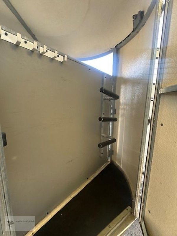 PKW-Anhänger des Typs Sonstige Oblic +3 Pferdeanhänger Frontausstieg Vollpoly 3,5t, Gebrauchtmaschine in Gevelsberg (Bild 8)