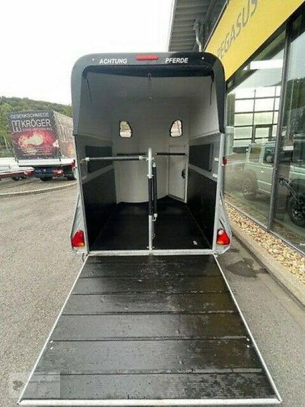 PKW-Anhänger Türe ait Sonstige Pferdeanhänger Aufbereitung Reinigung Desinfektion, Gebrauchtmaschine içinde Gevelsberg (resim 1)