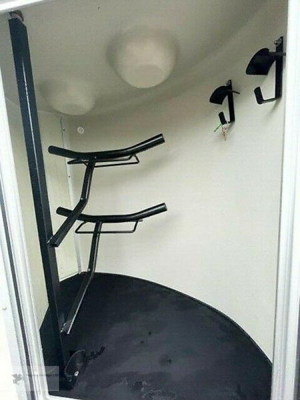 PKW-Anhänger Türe ait Sonstige Pferdeanhänger Aufbereitung Reinigung Desinfektion, Gebrauchtmaschine içinde Gevelsberg (resim 3)