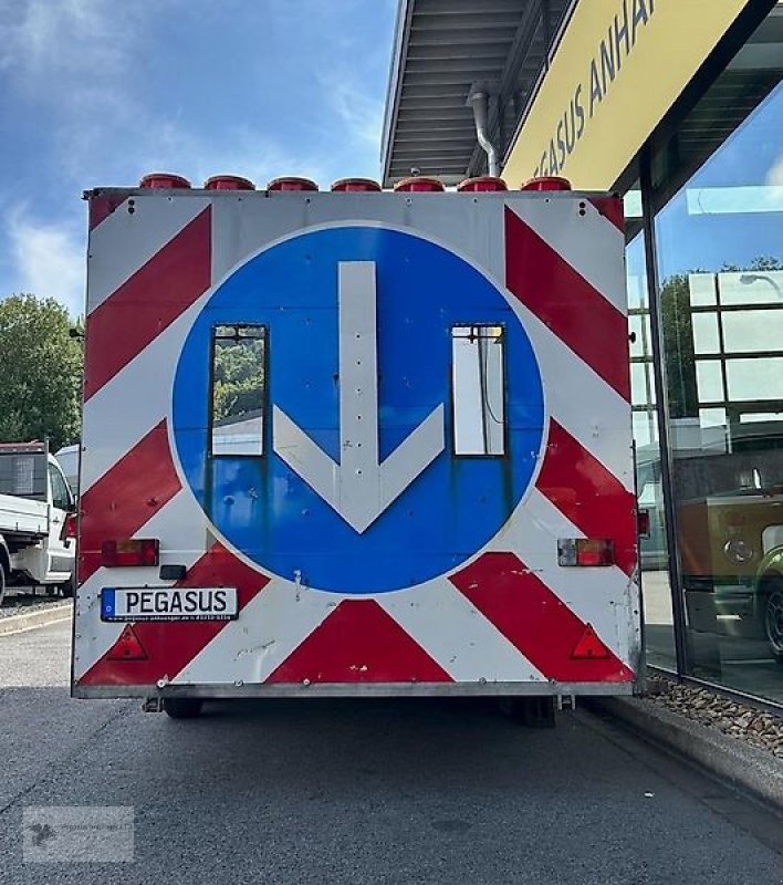 PKW-Anhänger Türe ait Sonstige Trebbiner KH 35.52 Anhänger 3,5t Verkehrsleittafel, Umleitung, Gebrauchtmaschine içinde Gevelsberg (resim 3)