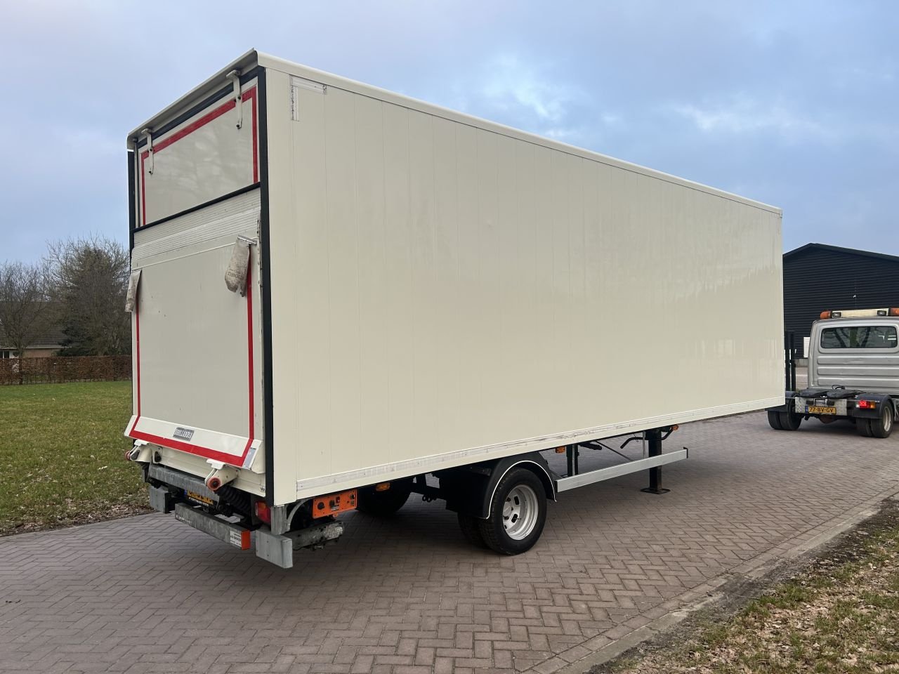 PKW-Anhänger typu Sonstige Veldhuizen Be oplegger 5 ton met laadklep 750 kg 2017, Gebrauchtmaschine v Putten (Obrázek 3)