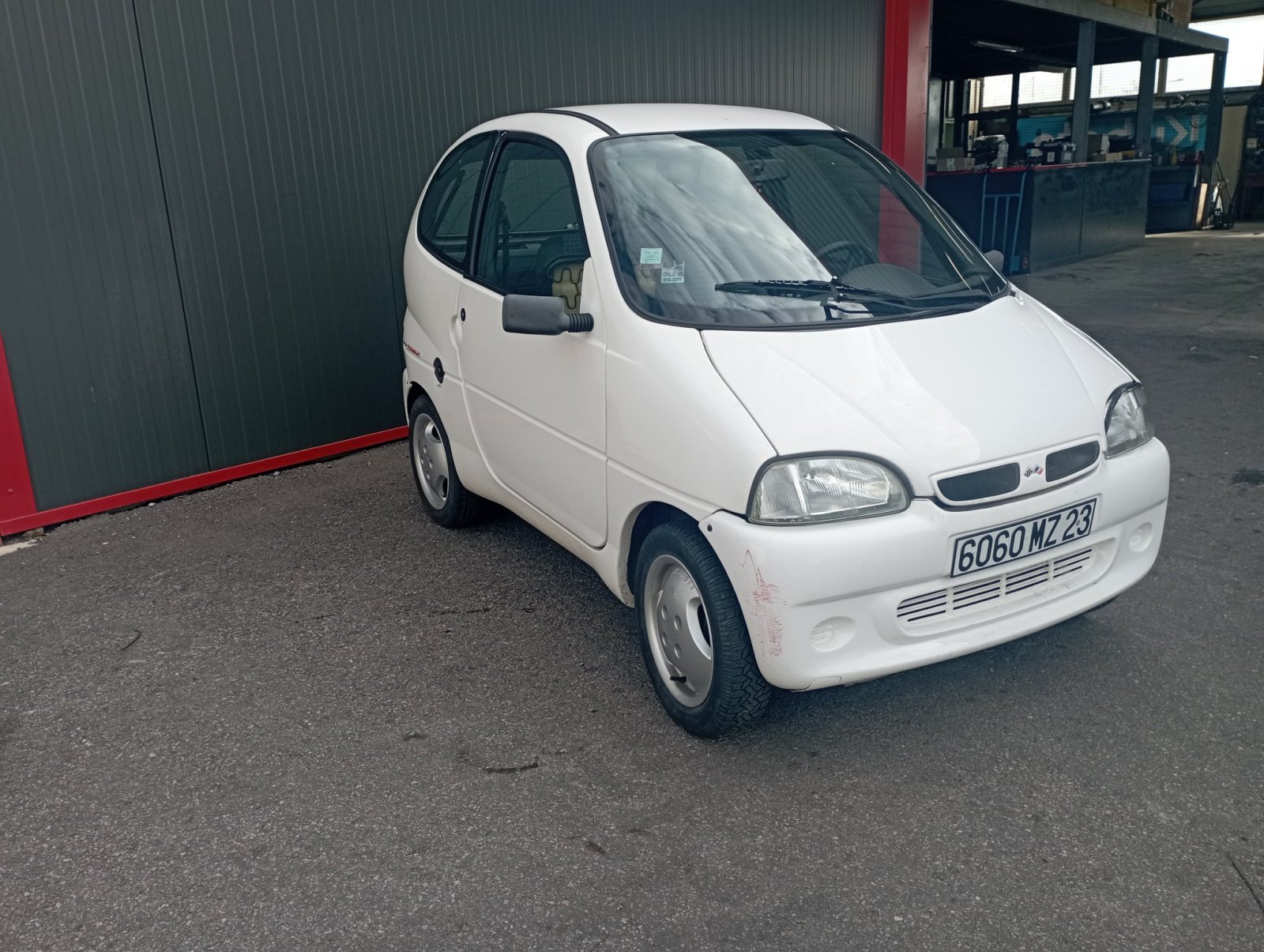 PKW/LKW Türe ait Ligier Ambra, Gebrauchtmaschine içinde LA SOUTERRAINE (resim 2)