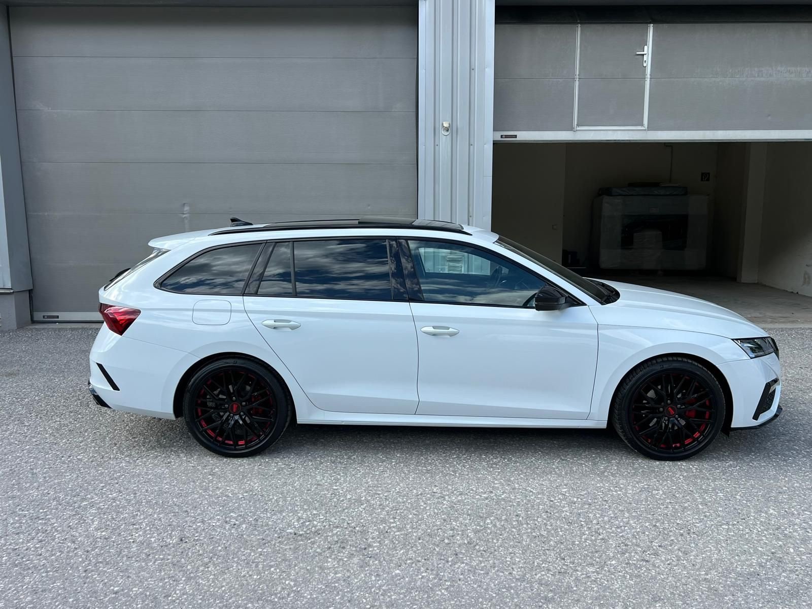 PKW/LKW Türe ait Sonstige Skoda Octavia Combi 2,0 TDI 4x4 RS DSG Kombi, Gebrauchtmaschine içinde Burgkirchen (resim 7)