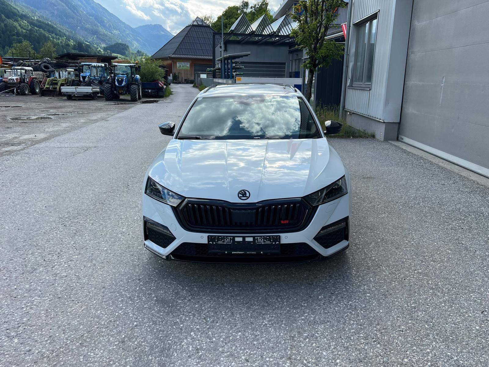 PKW/LKW Türe ait Sonstige Skoda Octavia Combi 2,0 TDI 4x4 RS DSG Kombi, Gebrauchtmaschine içinde Burgkirchen (resim 5)