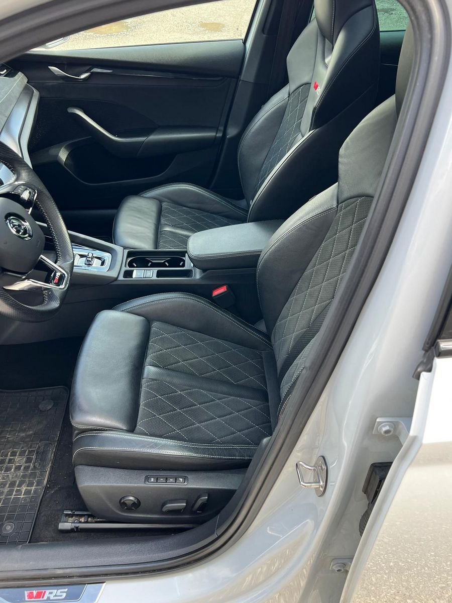 PKW/LKW Türe ait Sonstige Skoda Octavia Combi 2,0 TDI 4x4 RS DSG Kombi, Gebrauchtmaschine içinde Burgkirchen (resim 15)