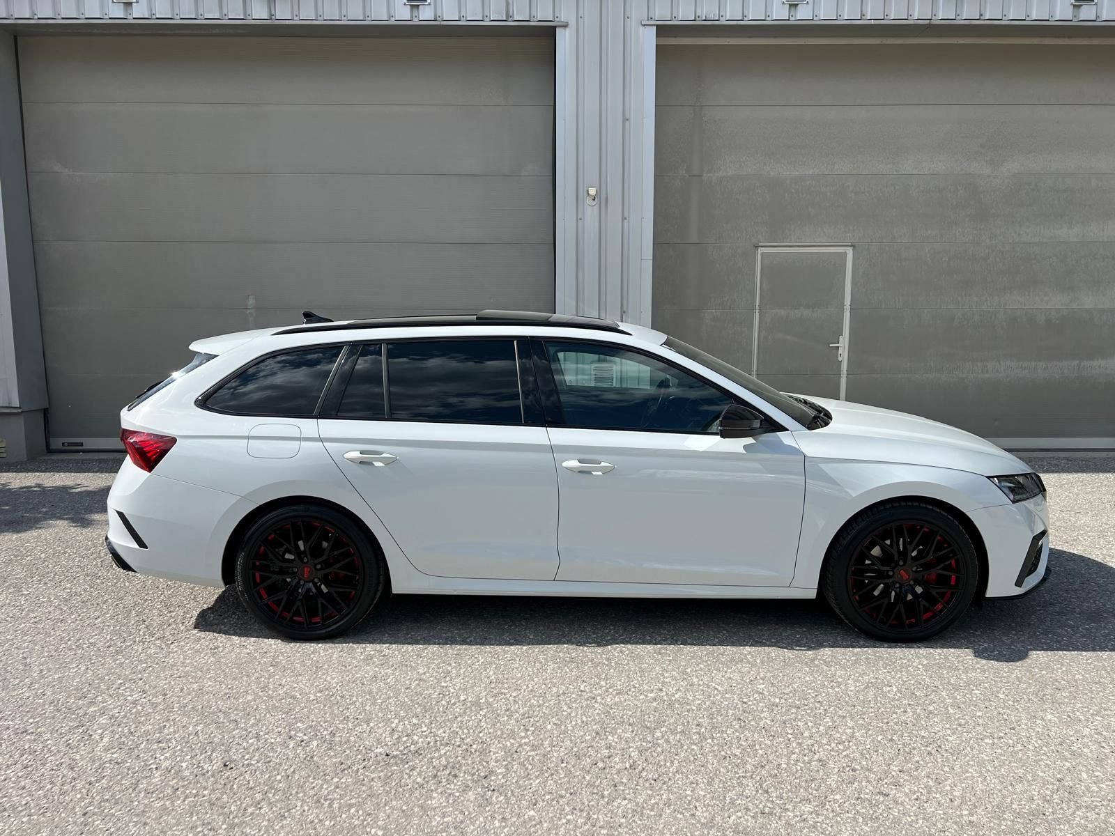 PKW/LKW Türe ait Sonstige Skoda Octavia Combi 2,0 TDI 4x4 RS DSG Kombi, Gebrauchtmaschine içinde Burgkirchen (resim 24)