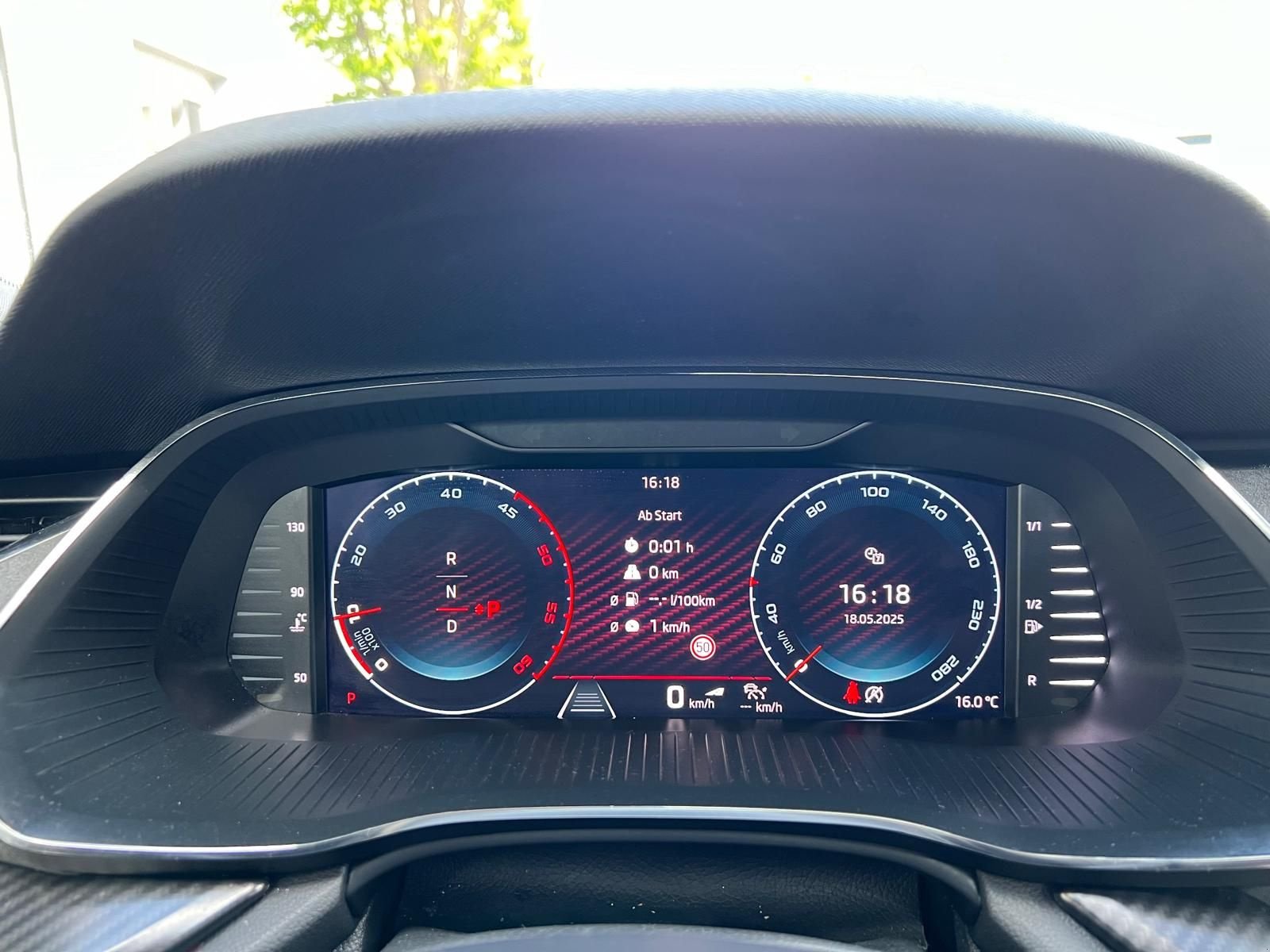 PKW/LKW Türe ait Sonstige Skoda Octavia Combi 2,0 TDI 4x4 RS DSG Kombi, Gebrauchtmaschine içinde Burgkirchen (resim 2)