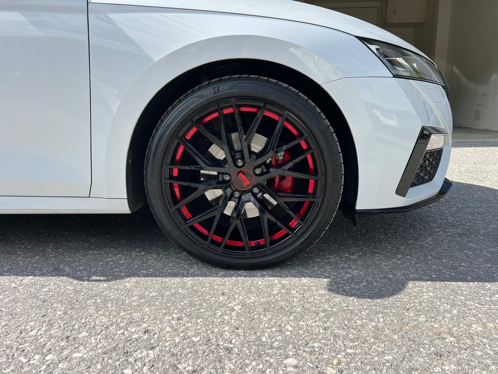 PKW/LKW Türe ait Sonstige Skoda Octavia Combi 2,0 TDI 4x4 RS DSG Kombi, Gebrauchtmaschine içinde Burgkirchen (resim 21)