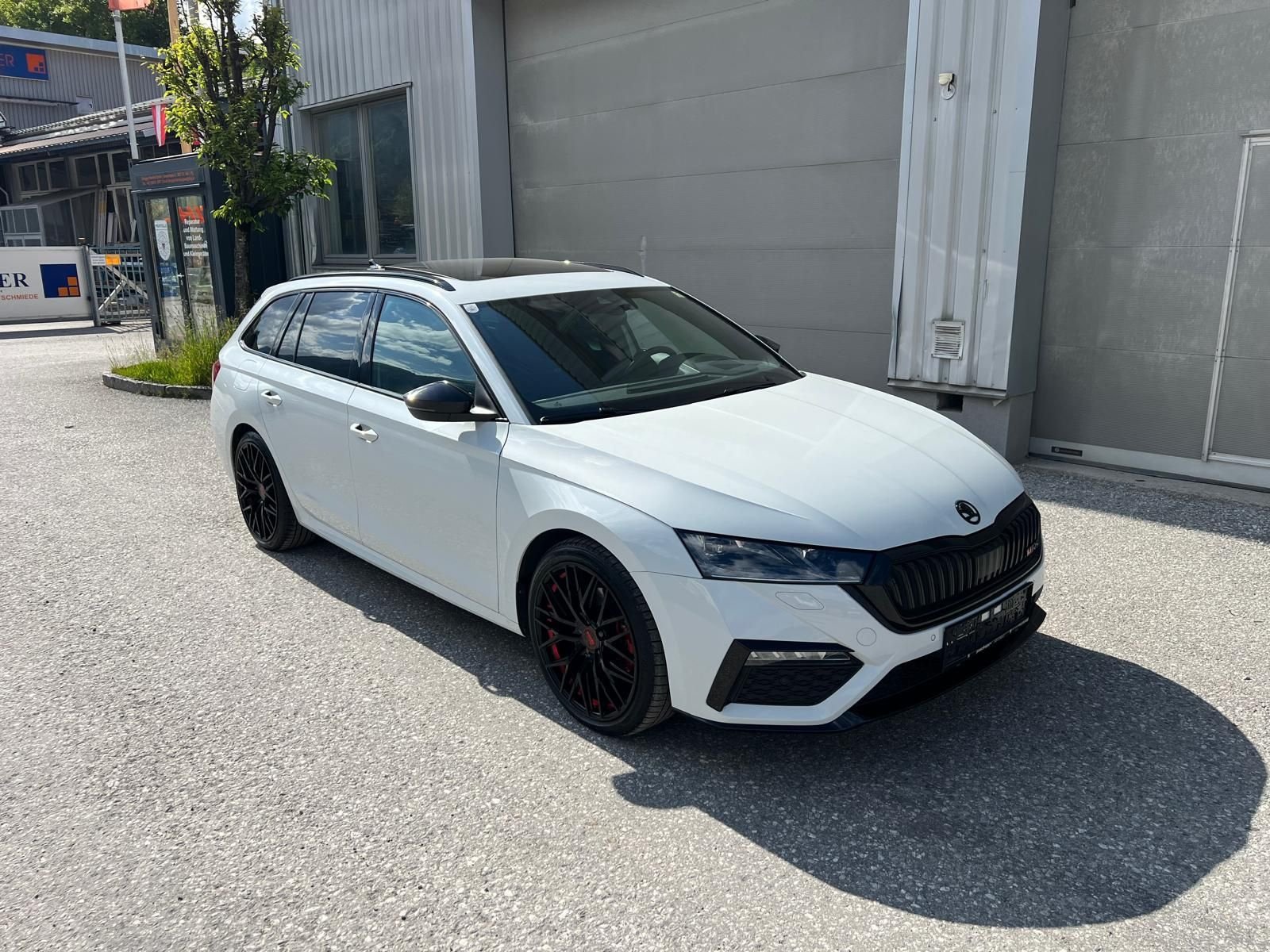 PKW/LKW Türe ait Sonstige Skoda Octavia Combi 2,0 TDI 4x4 RS DSG Kombi, Gebrauchtmaschine içinde Burgkirchen (resim 26)