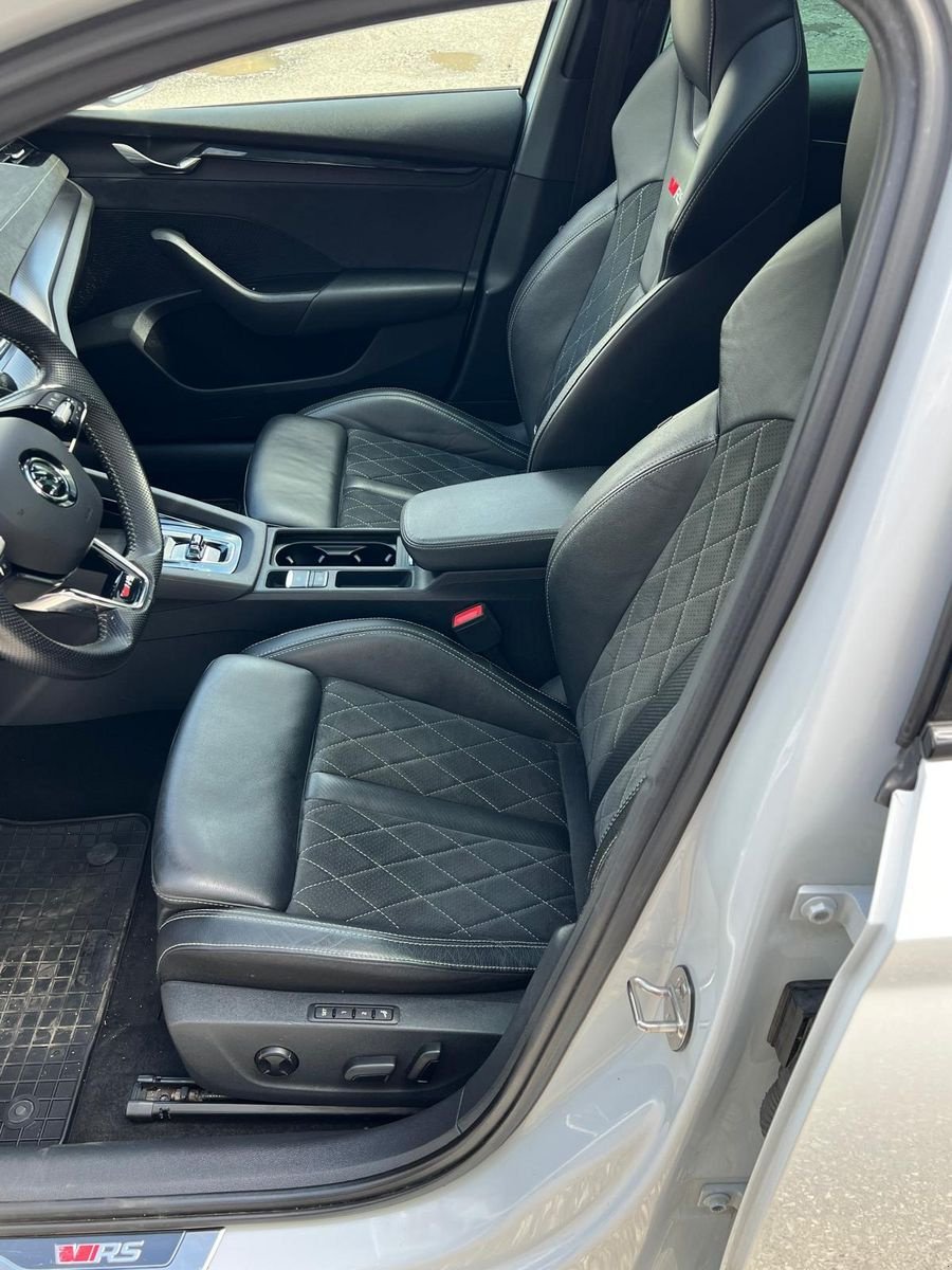 PKW/LKW Türe ait Sonstige Skoda Octavia Combi 2,0 TDI 4x4 RS DSG Kombi, Gebrauchtmaschine içinde Burgkirchen (resim 14)