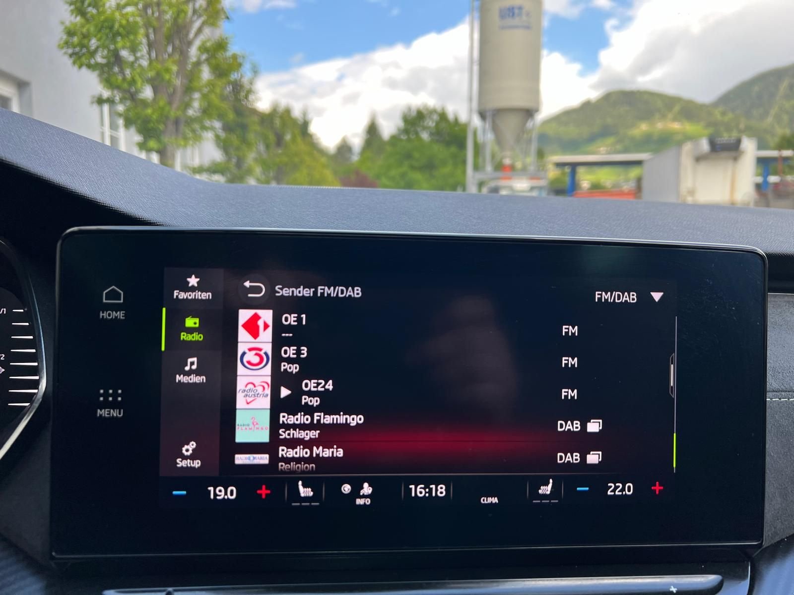 PKW/LKW Türe ait Sonstige Skoda Octavia Combi 2,0 TDI 4x4 RS DSG Kombi, Gebrauchtmaschine içinde Burgkirchen (resim 3)