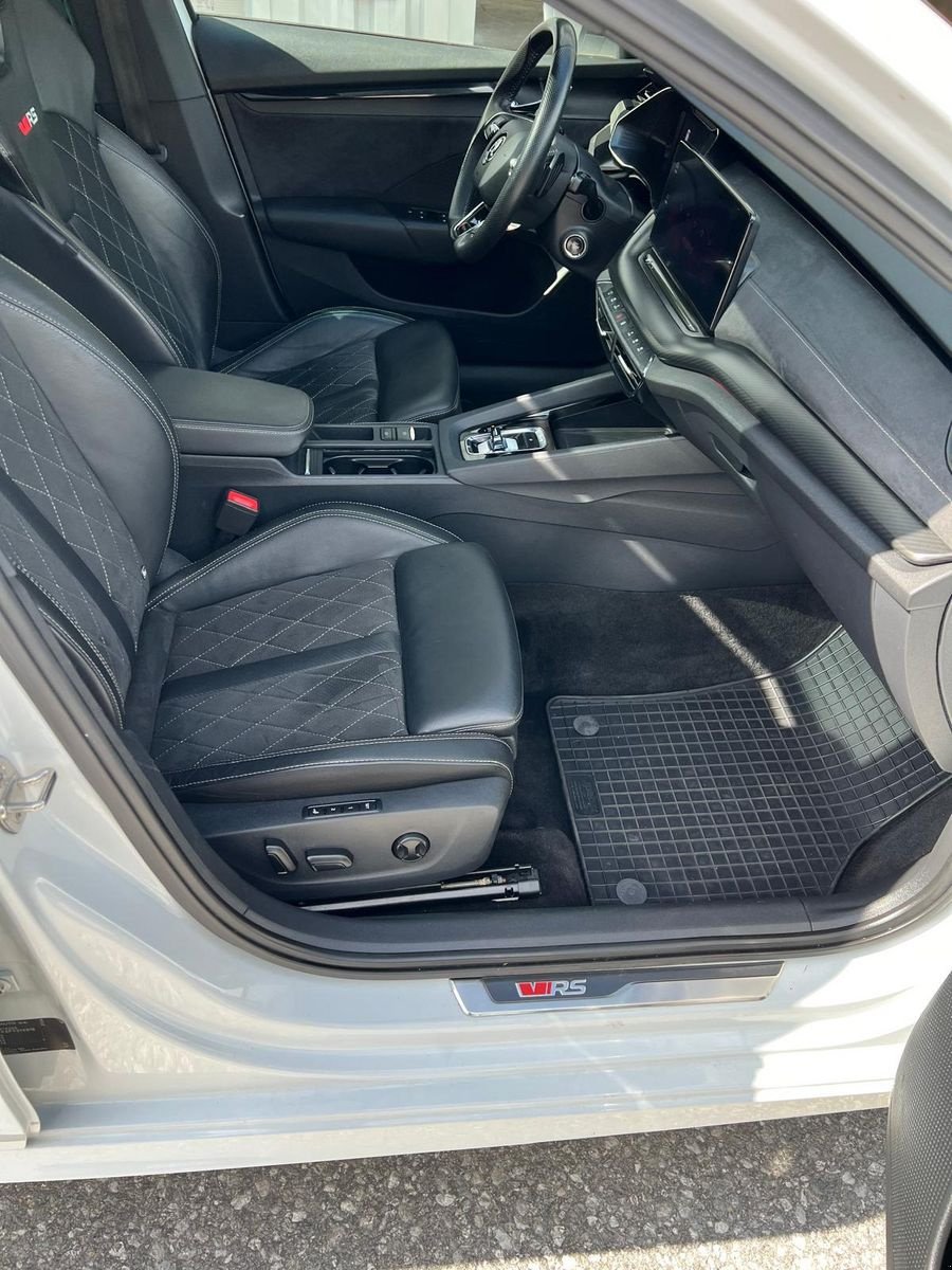 PKW/LKW Türe ait Sonstige Skoda Octavia Combi 2,0 TDI 4x4 RS DSG Kombi, Gebrauchtmaschine içinde Burgkirchen (resim 22)