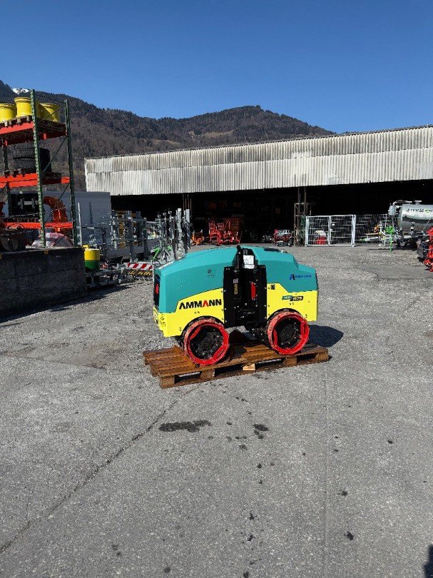 Planierraupe типа Ammann ARR 1575, Ausstellungsmaschine в Regensdorf (Фотография 1)