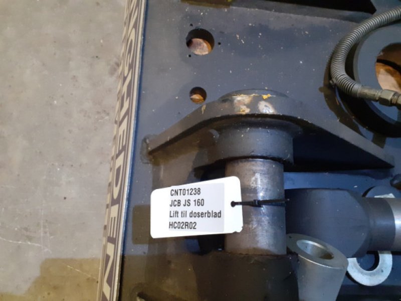 Planierschild des Typs JCB JS160, Gebrauchtmaschine in Hemmet (Bild 11)
