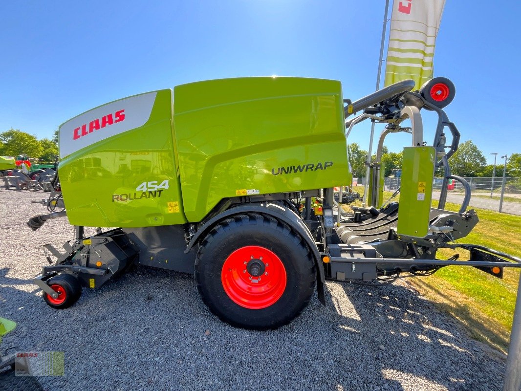 Press-/Wickelkombination of the type CLAAS ROLLANT 454 RC PRO UNIWRAP, Pressen-Wickler-Kombination, Gebrauchtmaschine in Westerstede (Picture 3)