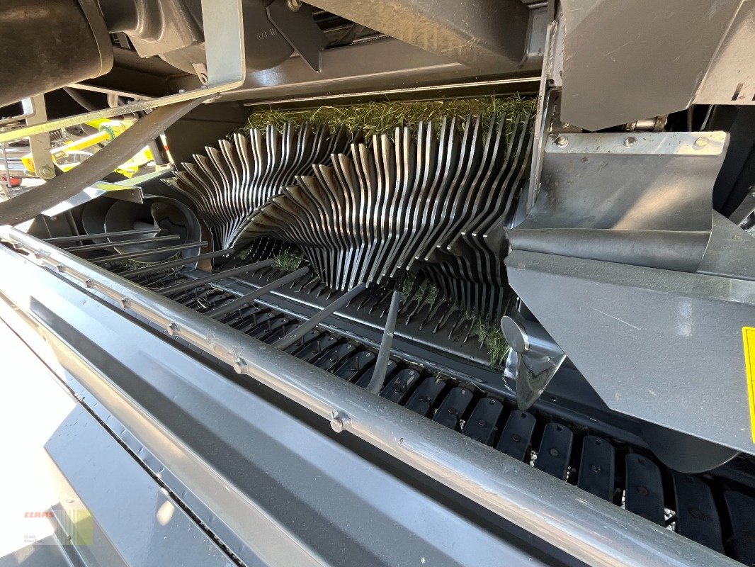 Press-/Wickelkombination of the type CLAAS ROLLANT 454 RC PRO UNIWRAP, Pressen-Wickler-Kombination, Gebrauchtmaschine in Westerstede (Picture 17)