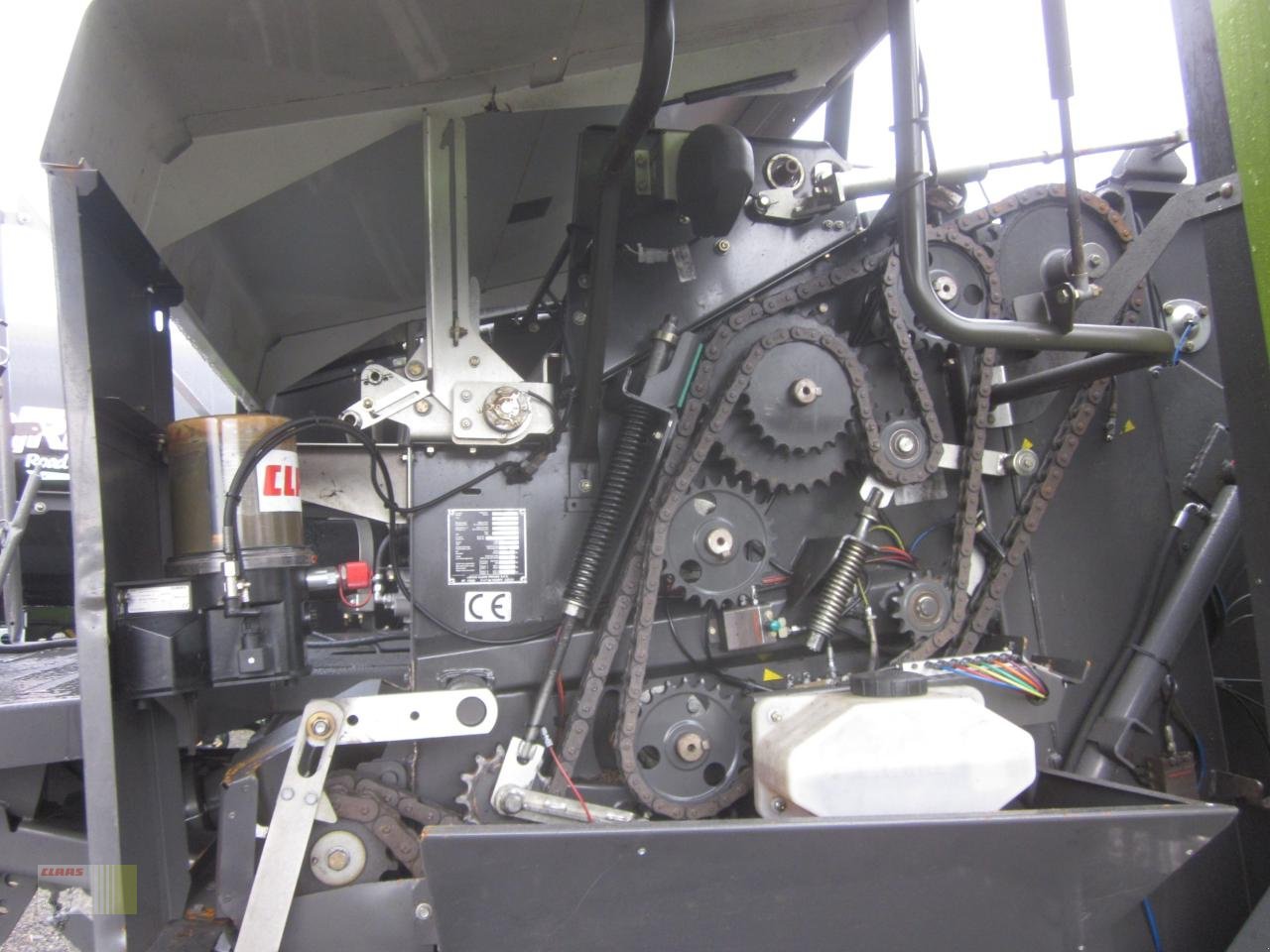 Press-/Wickelkombination des Typs CLAAS ROLLANT 454 RC PRO UNIWRAP, Pressen-Wickler-Kombination, Gebrauchtmaschine in Neerstedt (Bild 9)