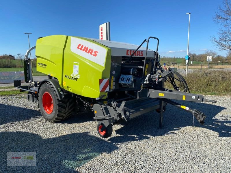 Press-/Wickelkombination des Typs CLAAS ROLLANT 454 RC UNIWRAP, Vorführmaschine in Schonstett (Bild 1)