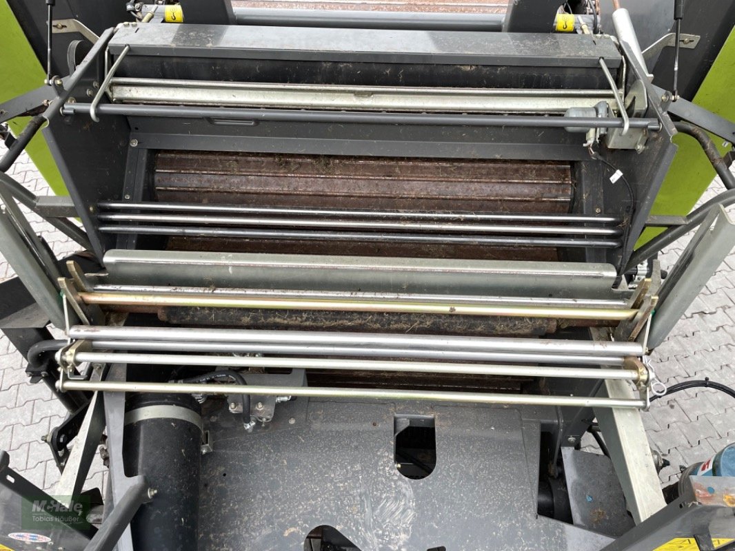 Press-/Wickelkombination des Typs CLAAS Rollant 454 Uniwrap, Neumaschine in Borgholzhausen (Bild 30)