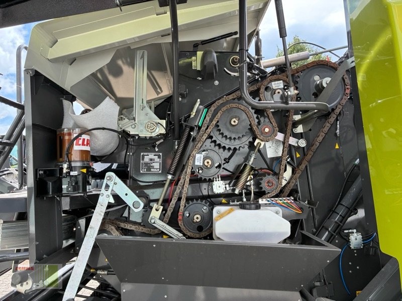 Press-/Wickelkombination des Typs CLAAS ROLLANT 455 RC UNIWRAP  -0 Ballen-, Neumaschine in Bordesholm (Bild 8)