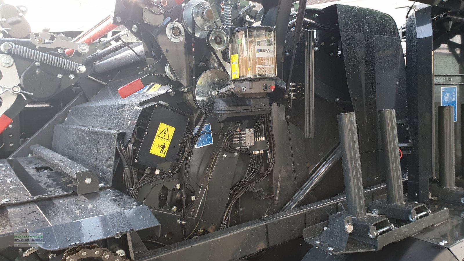 Press-/Wickelkombination des Typs Deutz-Fahr FixMaster BP 335 OC 23 -mit Folien- und Netzbindung-, Neumaschine in Diessen (Bild 11)