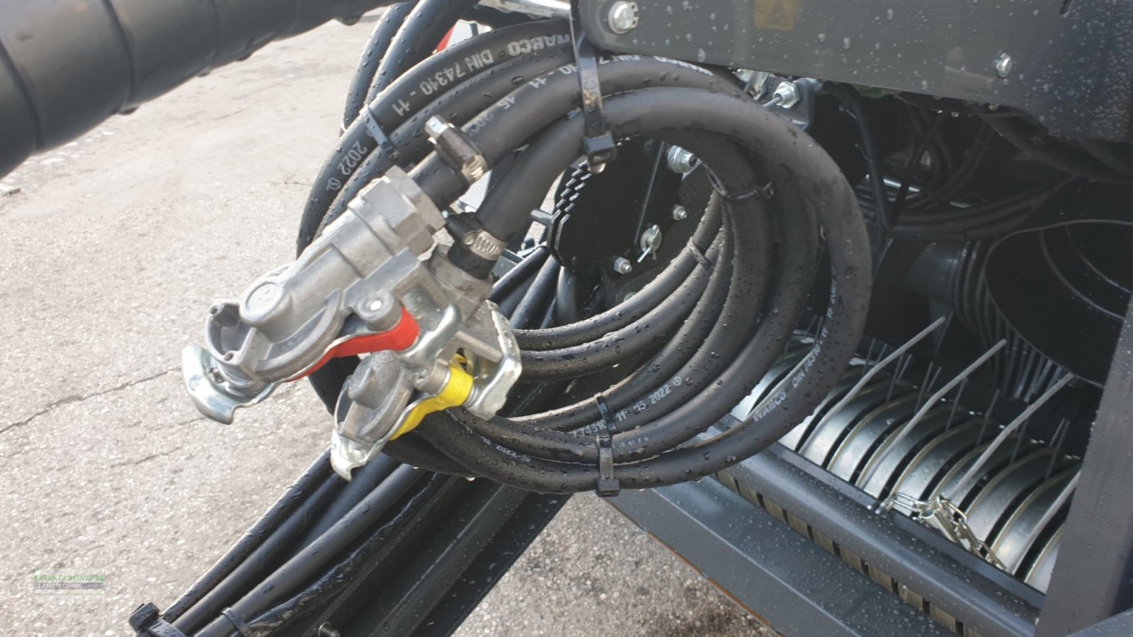 Press-/Wickelkombination des Typs Deutz-Fahr FixMaster BP 335 OC 23 -mit Folien- und Netzbindung-, Neumaschine in Diessen (Bild 19)