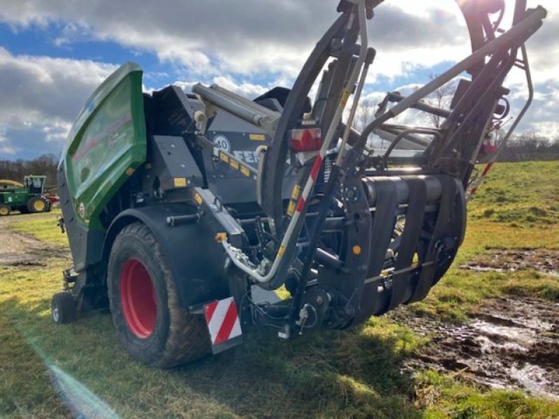 Press-/Wickelkombination des Typs Fendt ROTANA 130 F COMBI, Gebrauchtmaschine in POUSSAY (Bild 3)