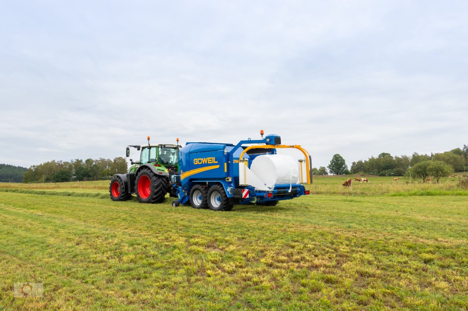 Press-/Wickelkombination des Typs Göweil G-1 F125 Kombi Runballenpresse Wickelkombination 1,25m Rundballen, Neumaschine in Tiefenbach (Bild 2)