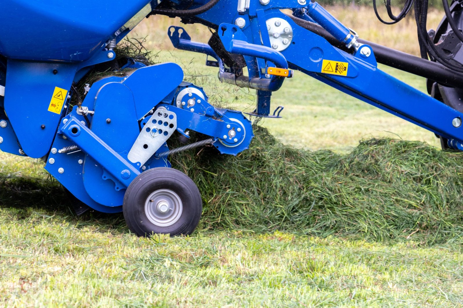Press-/Wickelkombination des Typs Göweil G-1 F125 Kombi Runballenpresse Wickelkombination 1,25m Rundballen, Neumaschine in Tiefenbach (Bild 20)