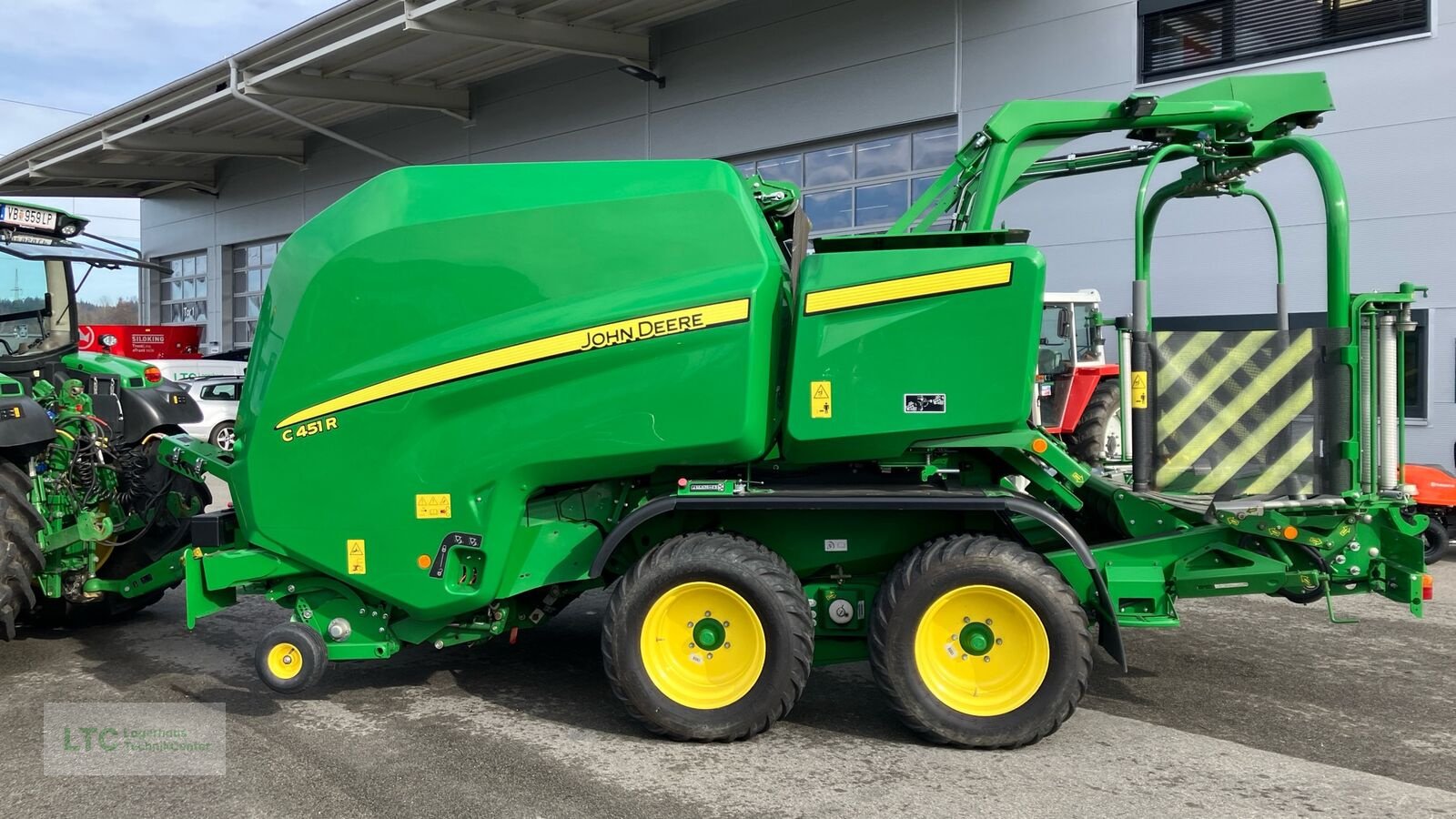 Press-/Wickelkombination des Typs John Deere C451R, Vorführmaschine in Redlham (Bild 9)