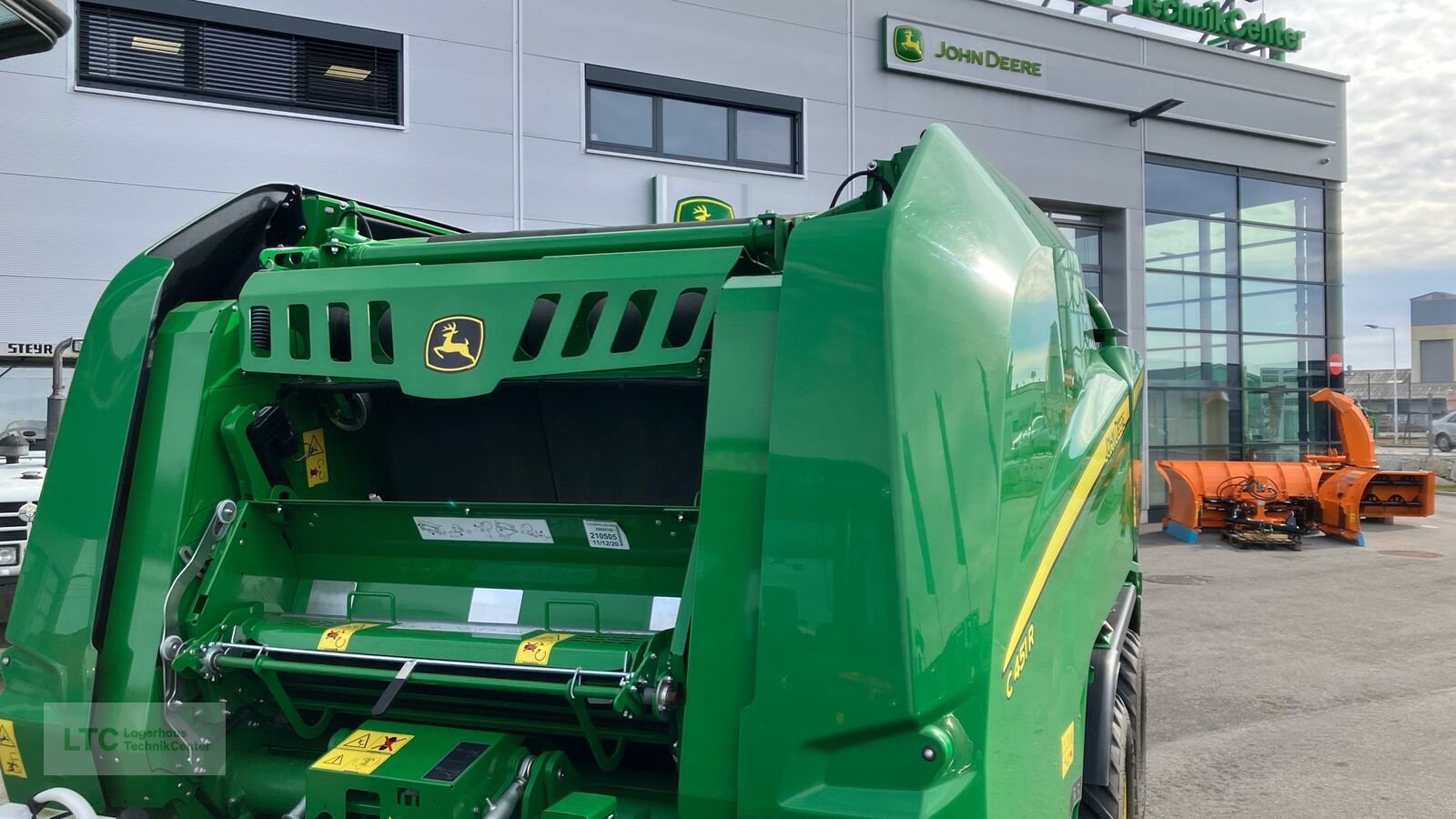 Press-/Wickelkombination des Typs John Deere C451R, Vorführmaschine in Redlham (Bild 5)