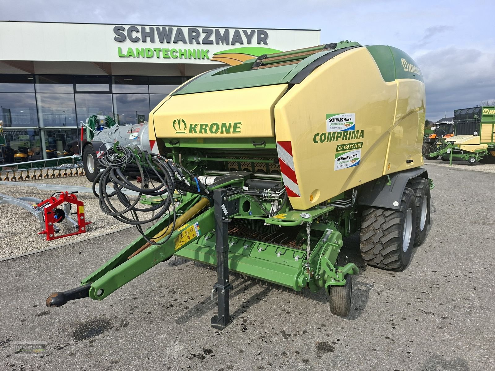 Press-/Wickelkombination van het type Krone Comprima CV 150 XC Plus, Neumaschine in Gampern (Foto 1)