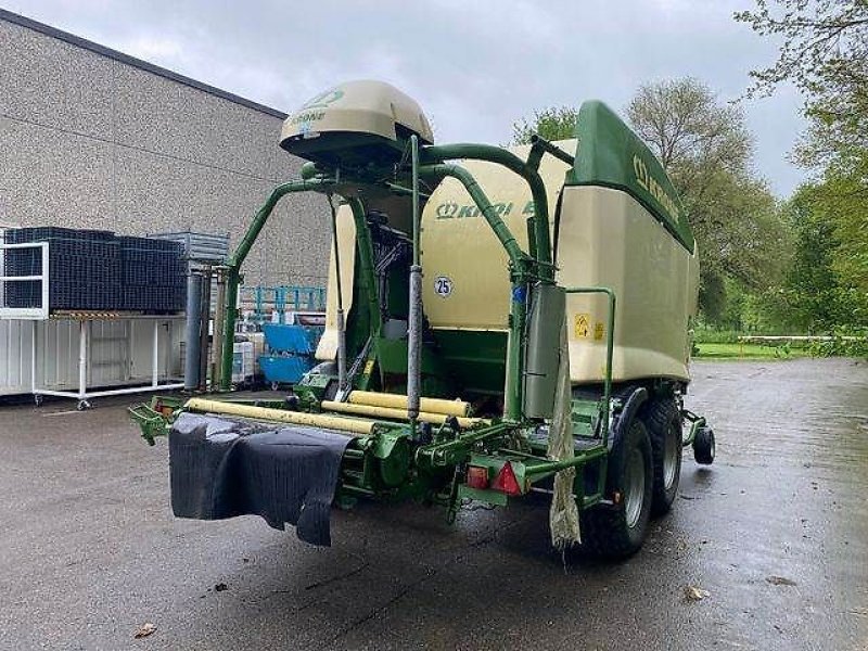 Press-/Wickelkombination del tipo Krone Comprima CV150XC, Wickelkombi, Großballen, Gebrauchtmaschine In Bellenberg (Immagine 5)