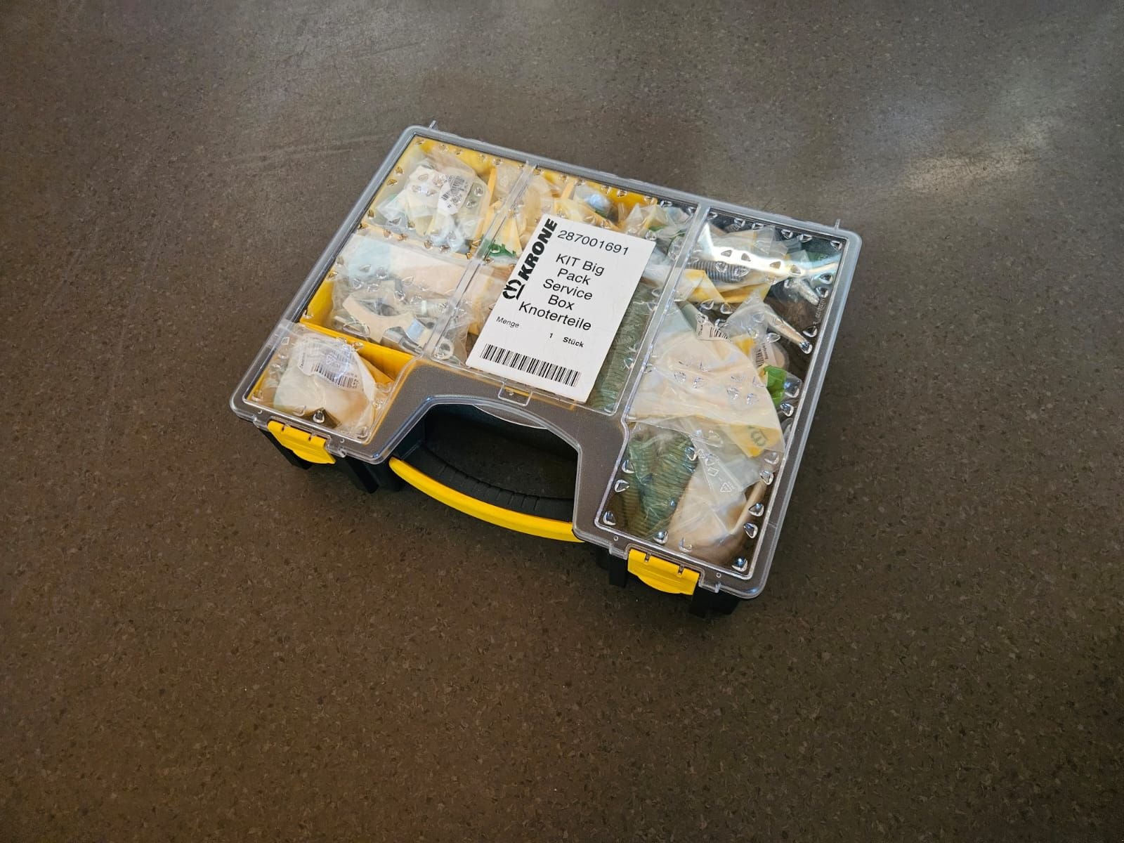 Press-/Wickelkombination des Typs Krone Sortiment-Koffer Knoterteile, Neumaschine in Sulzberg (Bild 1)