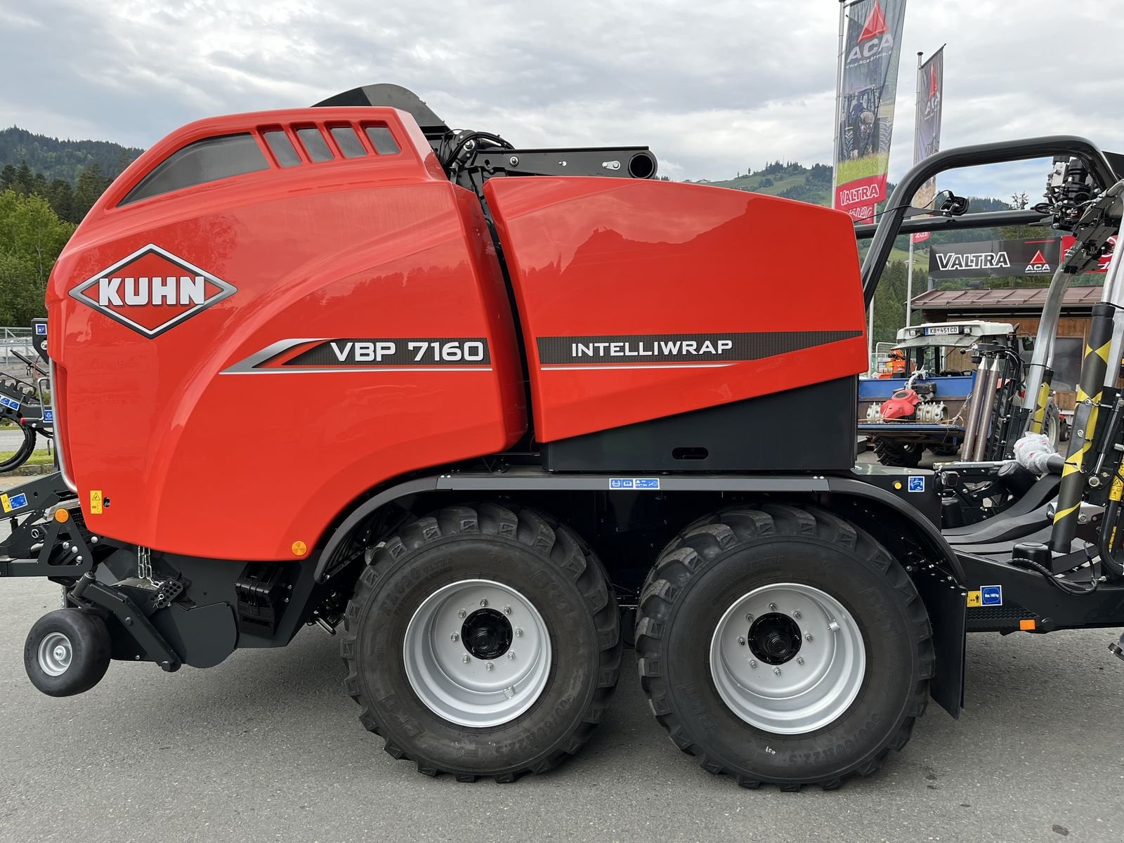 Press-/Wickelkombination of the type Kuhn Kuhn VBP 7160 OC 23, Vorführmaschine in Reith bei Kitzbühel (Picture 2)