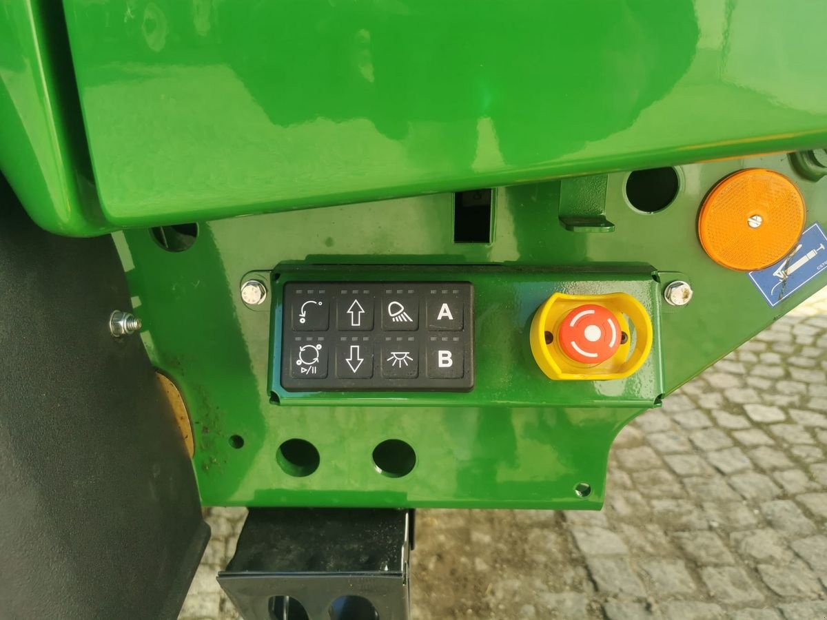 Press-/Wickelkombination des Typs McHale Fusion 4 Plus Press-Wickelkombination, Neumaschine in St. Marienkirchen (Bild 11)