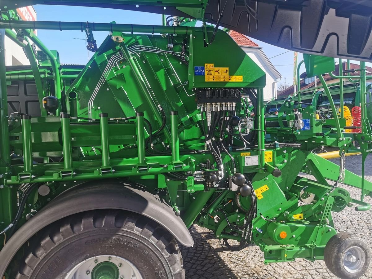 Press-/Wickelkombination des Typs McHale Fusion 4 Plus Press-Wickelkombination, Neumaschine in St. Marienkirchen (Bild 9)