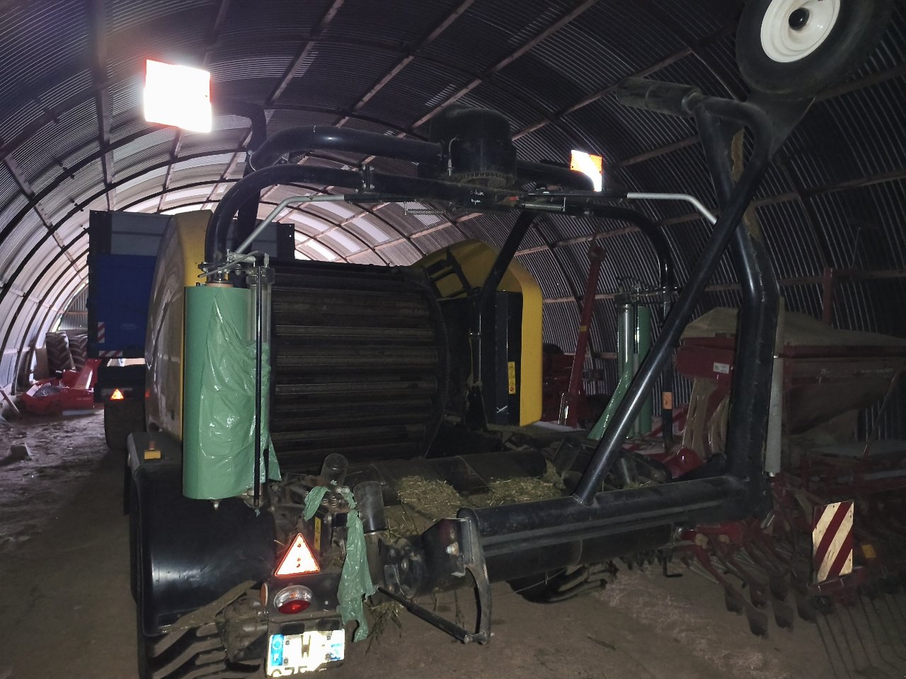 Press-/Wickelkombination Türe ait New Holland ROLL BALER 125 COMBI, Gebrauchtmaschine içinde Chauvoncourt (resim 8)