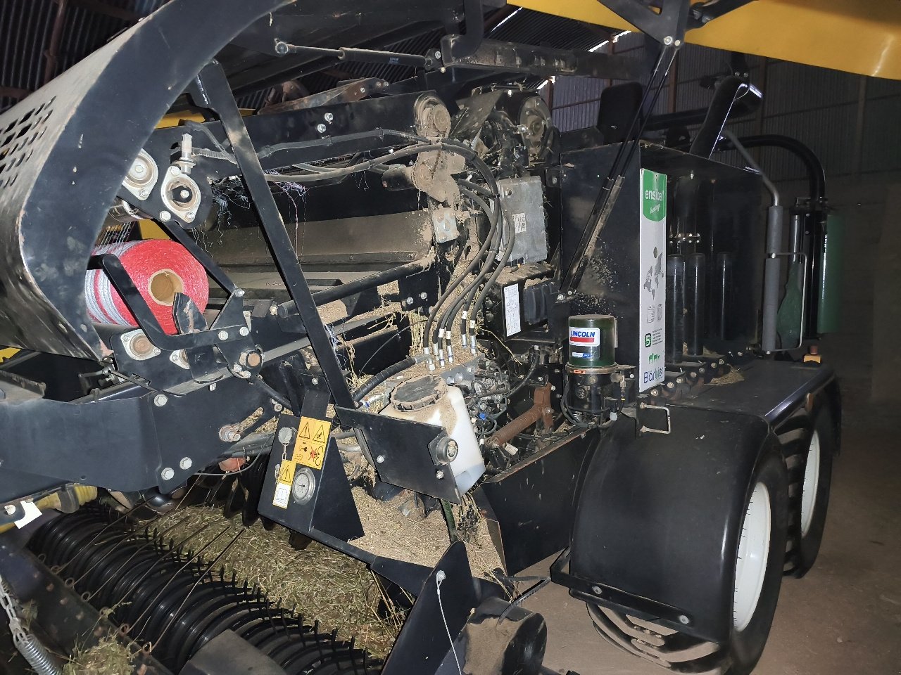 Press-/Wickelkombination Türe ait New Holland ROLL BALER 125 COMBI, Gebrauchtmaschine içinde Chauvoncourt (resim 5)