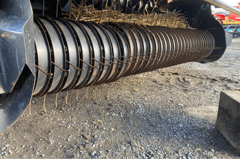 Press-/Wickelkombination del tipo New Holland ROLL BELT 150, Gebrauchtmaschine en CINTHEAUX (Imagen 9)