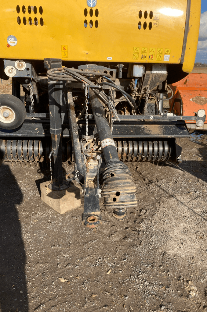 Press-/Wickelkombination del tipo New Holland ROLL BELT 150, Gebrauchtmaschine en CINTHEAUX (Imagen 2)