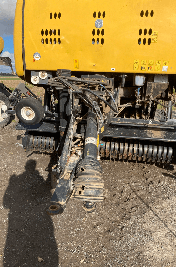 Press-/Wickelkombination del tipo New Holland ROLL BELT 150, Gebrauchtmaschine en CINTHEAUX (Imagen 7)