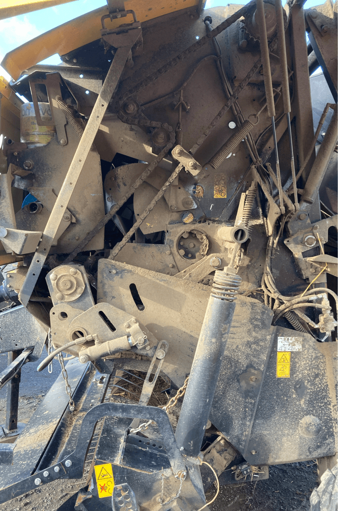 Press-/Wickelkombination del tipo New Holland ROLL BELT 150, Gebrauchtmaschine en CINTHEAUX (Imagen 8)