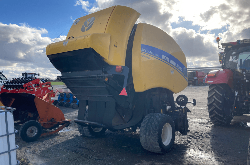 Press-/Wickelkombination del tipo New Holland ROLL BELT 150, Gebrauchtmaschine en CINTHEAUX (Imagen 3)