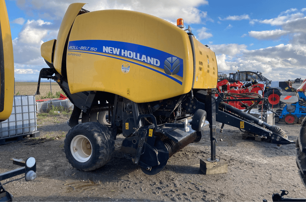 Press-/Wickelkombination del tipo New Holland ROLL BELT 150, Gebrauchtmaschine en CINTHEAUX (Imagen 1)