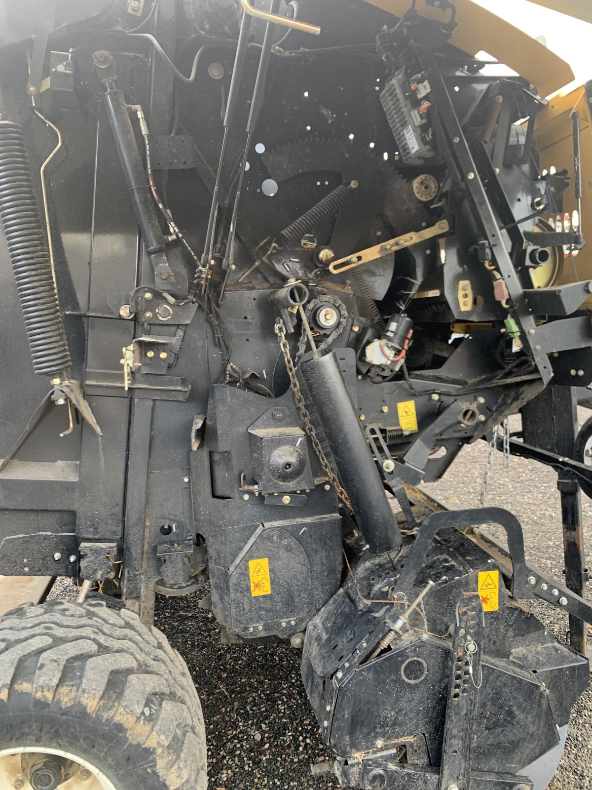 Press-/Wickelkombination от тип New Holland ROLL BELT 150, Gebrauchtmaschine в CINTHEAUX (Снимка 5)